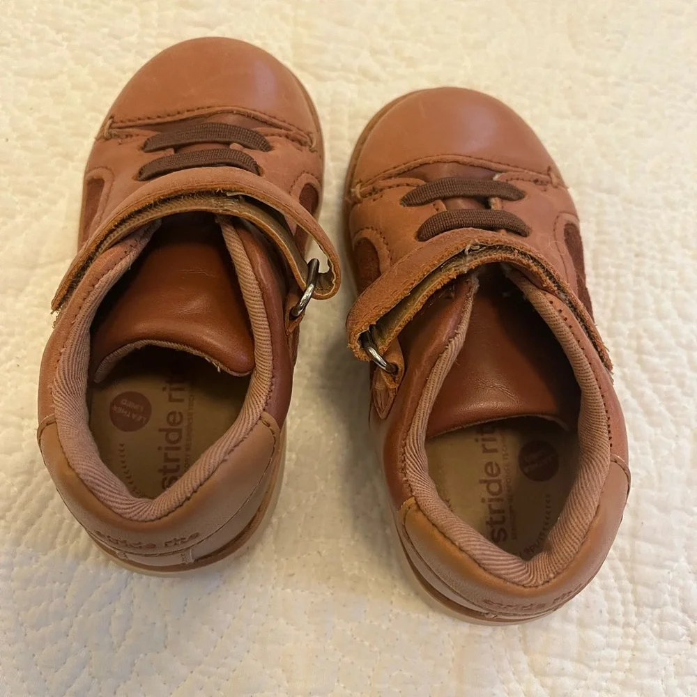 Stride Rite 6 WIDE Charlie Boys’ Leather Sneakers